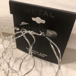 METAL Jewelry - 🆕 METAL Wavy Silver Hoops METAL Jewelry - 🆕 METAL Wavy Silver Hoops